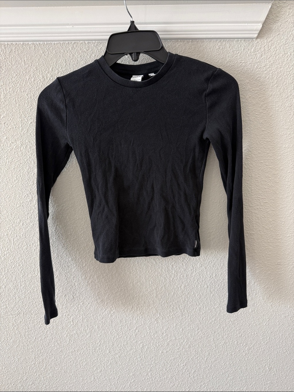 Aritzia Women’s Tna Black Long-Sleeve Crewneck Top